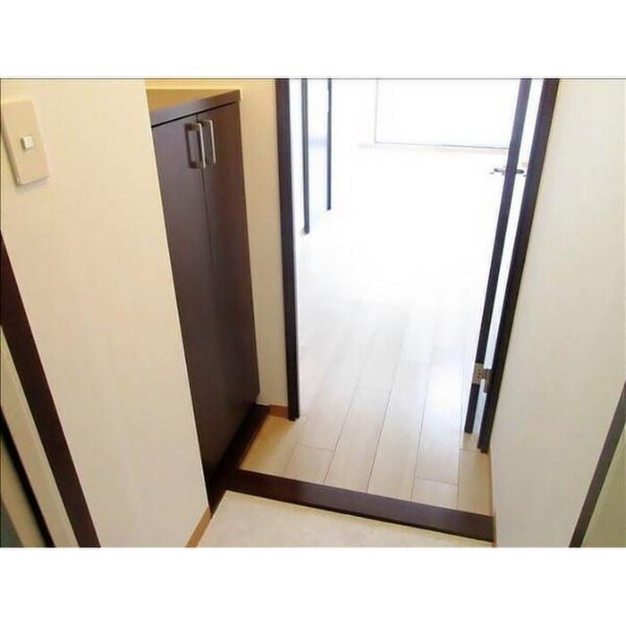 物件内観写真11　(玄関)