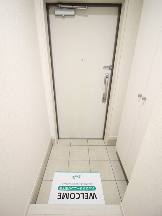 物件内観写真12　(玄関)