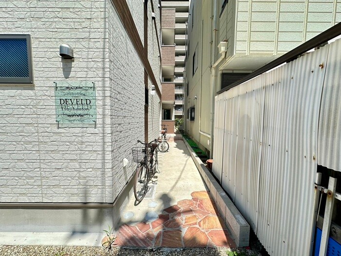 物件外観写真2　(エントランス部分)