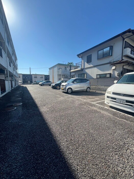 物件外観写真3　(駐車場)