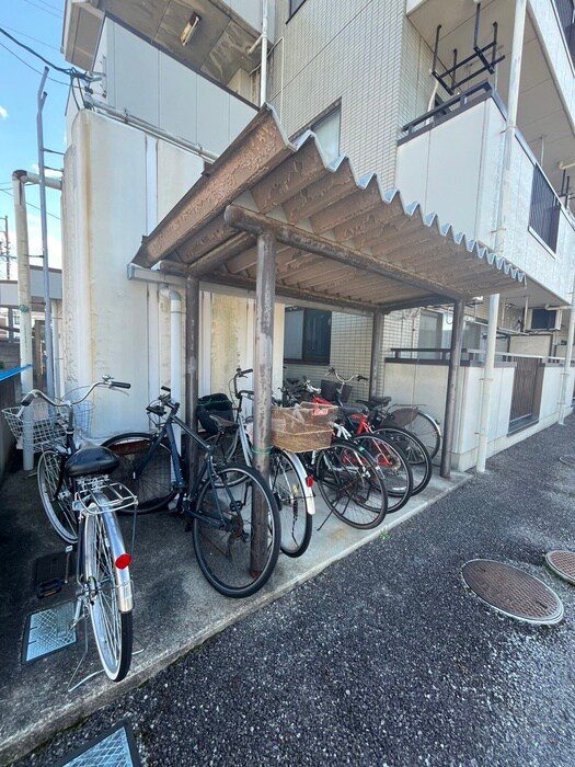 物件外観写真5　(駐輪場)