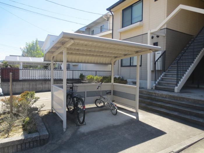 物件外観写真4　(駐輪場)