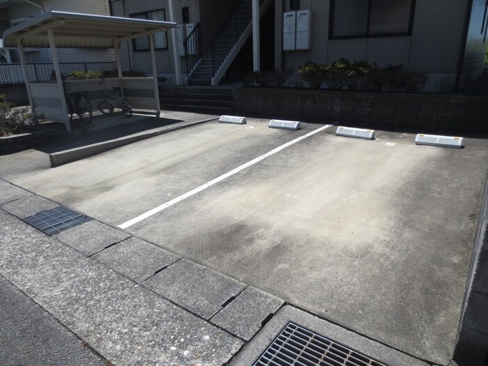 物件外観写真5　(駐車場)