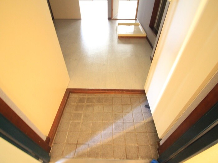 エムズハウス栄の玄関