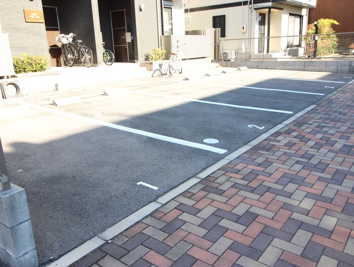 物件外観写真3　(駐車場)
