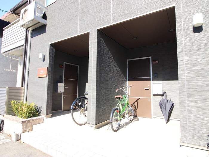 物件外観写真4　(エントランス部分)