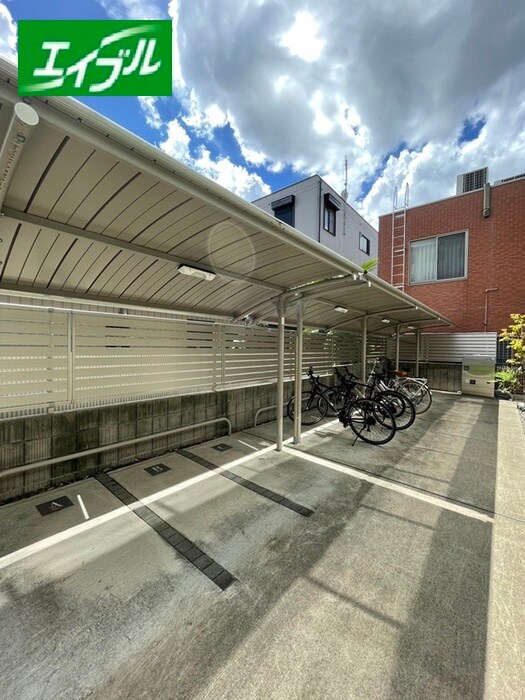 物件外観写真4　(駐輪場)
