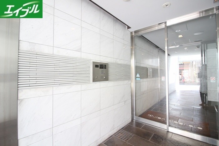 物件外観写真6　(エントランス部分)