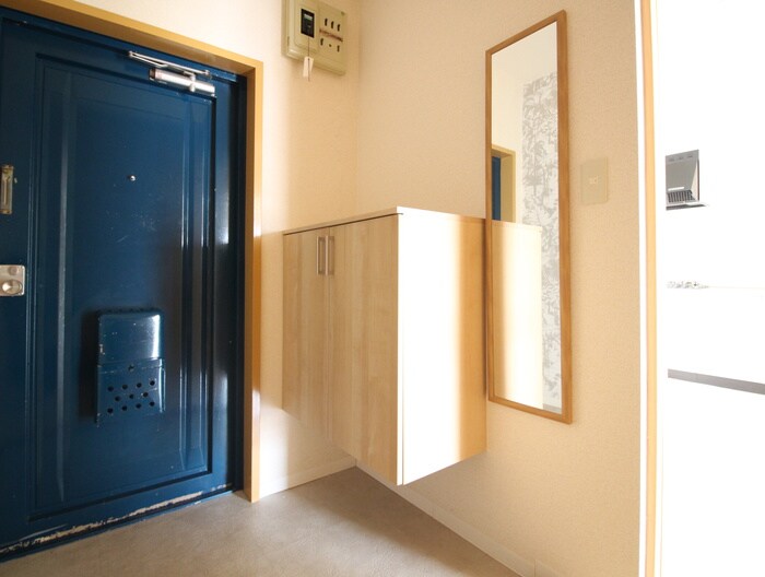 物件内観写真16　(玄関)