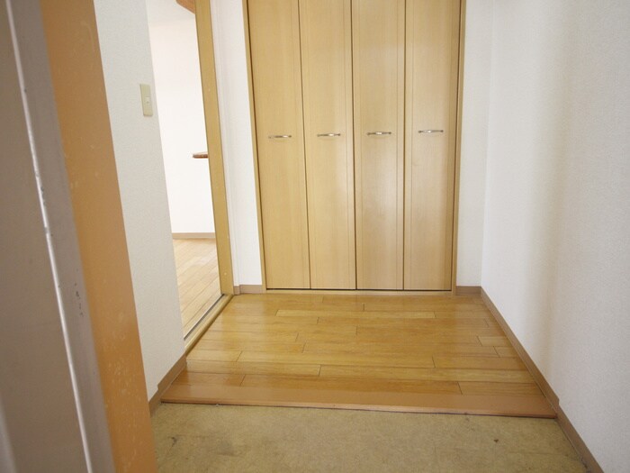 物件内観写真18　(玄関)
