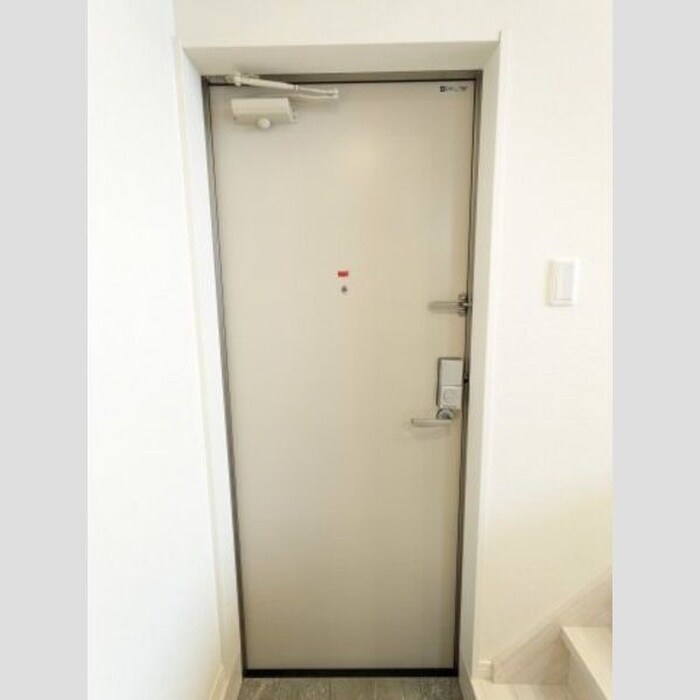 物件内観写真10　(玄関)