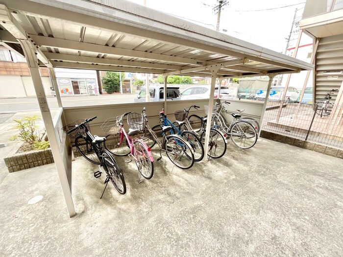 物件外観写真5　(駐輪場)