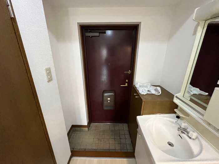 物件内観写真18　(玄関)