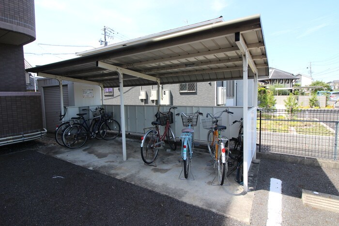 物件外観写真3　(駐輪場)