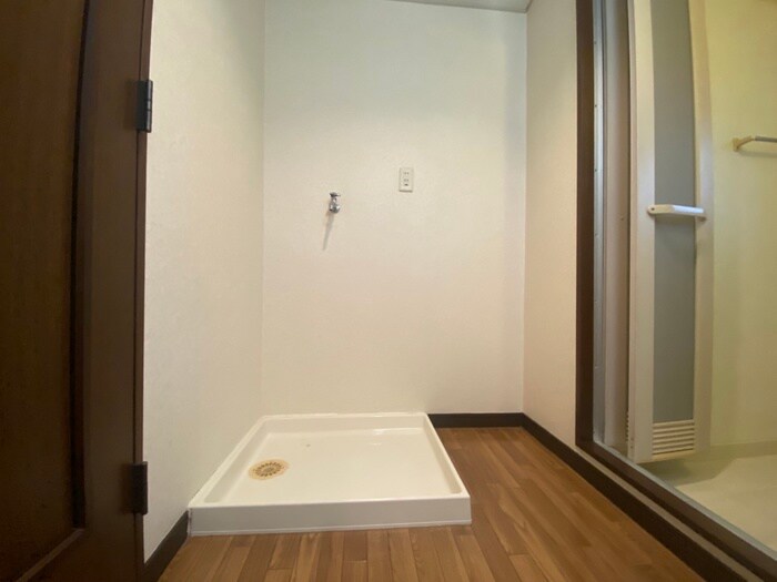 物件内観写真15　(洗濯機置場)