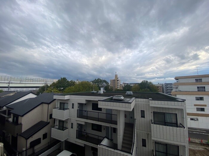 物件内観写真22　(室内からの展望)