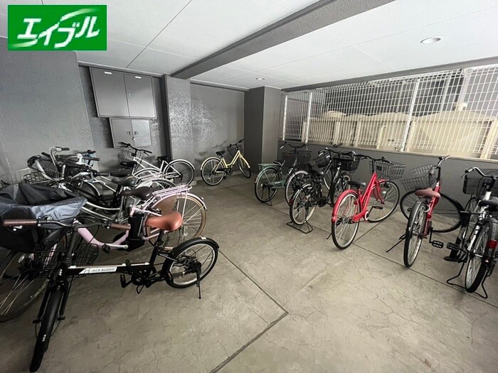 物件外観写真5　(駐輪場)