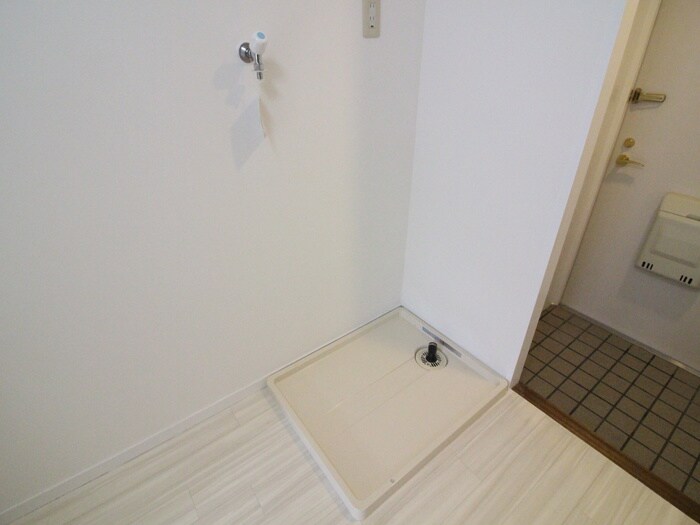 物件内観写真12　(洗濯機置場)