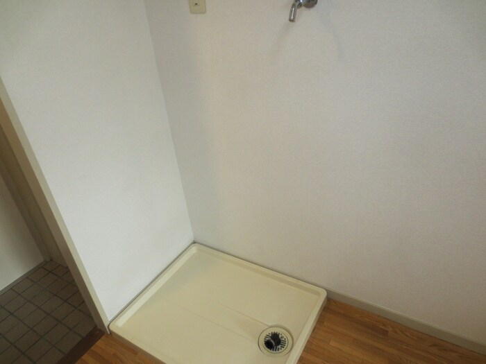 物件内観写真14　(洗濯機置場)