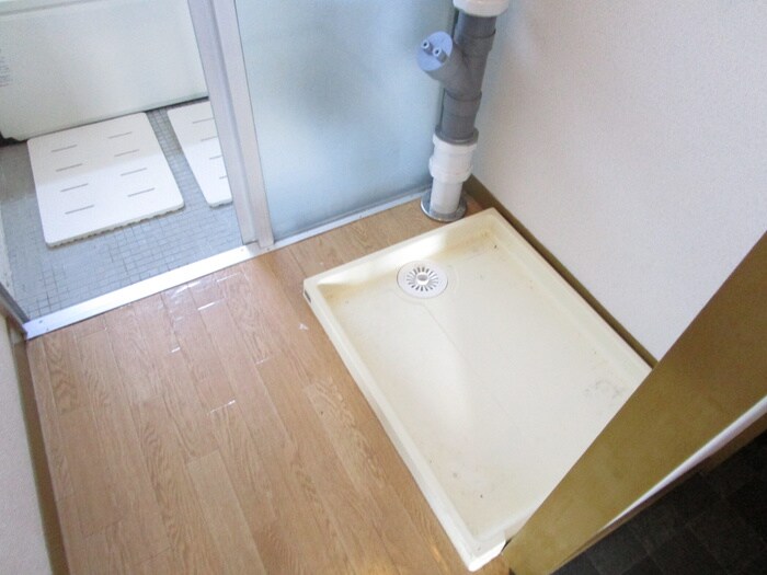 物件内観写真8　(洗濯機置場)