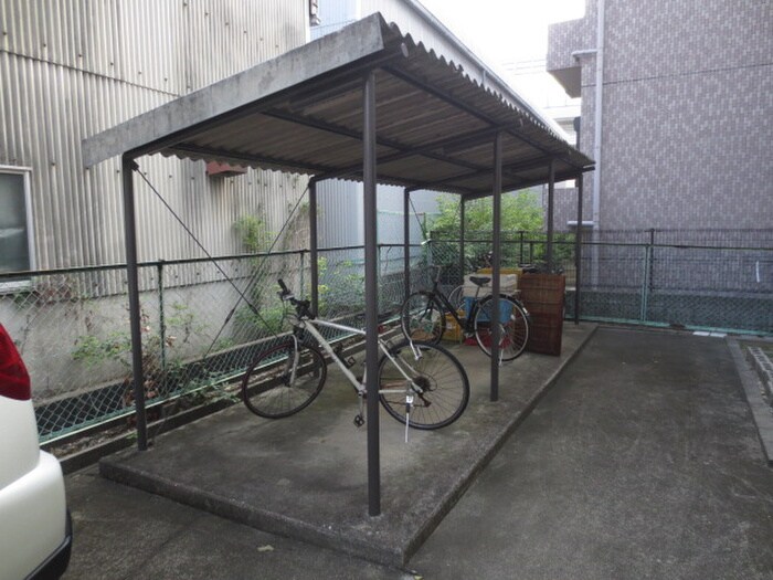 物件外観写真3　(駐輪場)