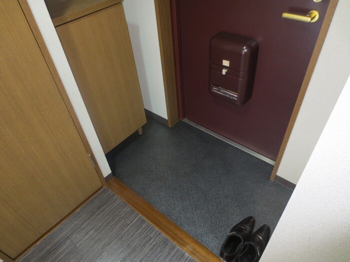 物件内観写真8　(玄関)