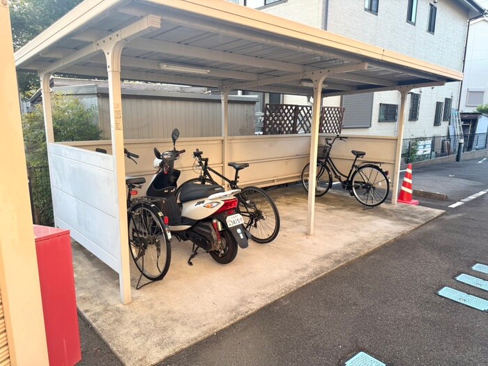 物件外観写真4　(駐輪場)