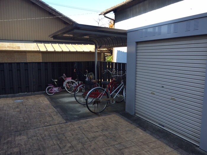 物件外観写真5　(駐輪場)