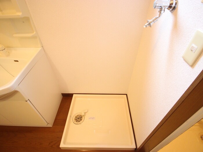 物件内観写真13　(洗濯機置場)