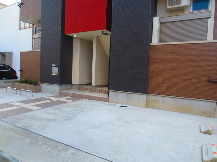 物件外観写真3　(駐車場)