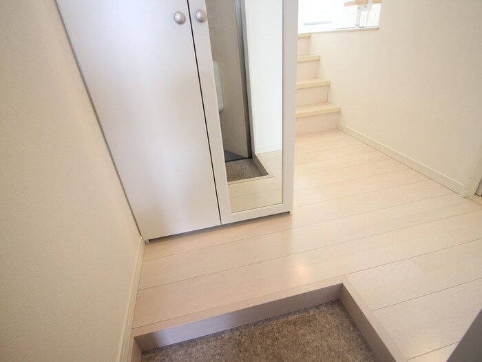 物件内観写真15　(玄関)