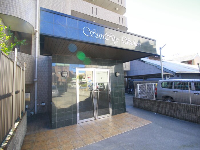 物件外観写真2　(エントランス部分)