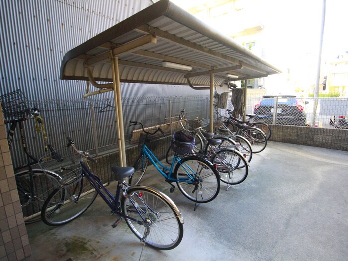物件外観写真4　(駐輪場)