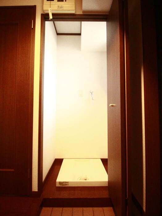 物件内観写真16　(洗濯機置場)