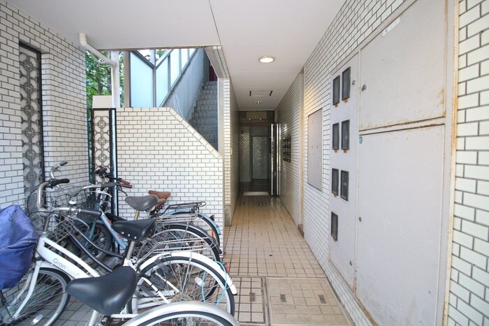 物件外観写真4　(駐輪場)