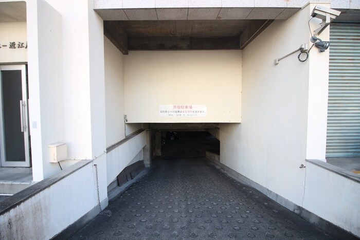 物件外観写真6　(駐車場)