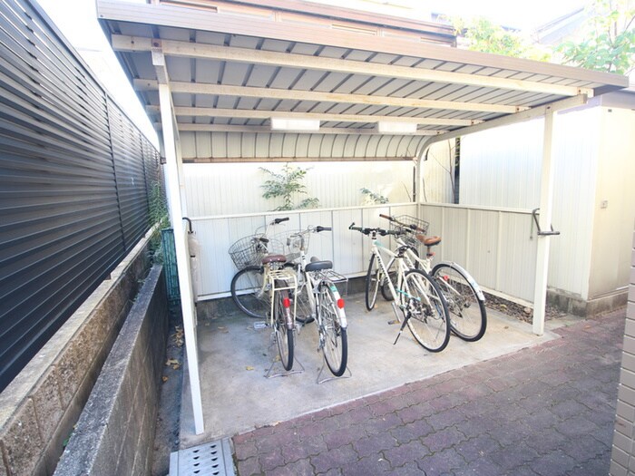物件外観写真4　(駐輪場)