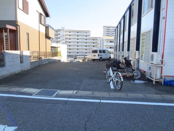 物件外観写真3　(駐車場)