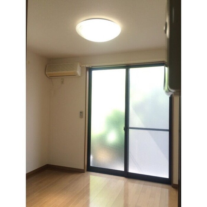 物件内観写真2　(居室)