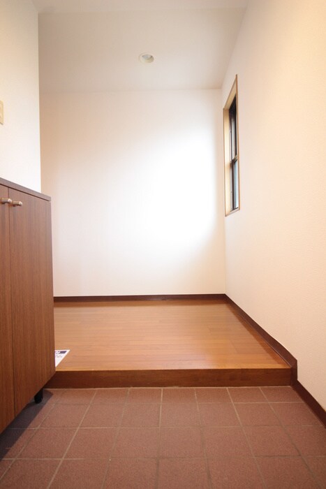 物件内観写真15　(玄関)