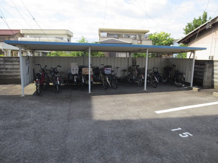 物件外観写真6　(駐輪場)
