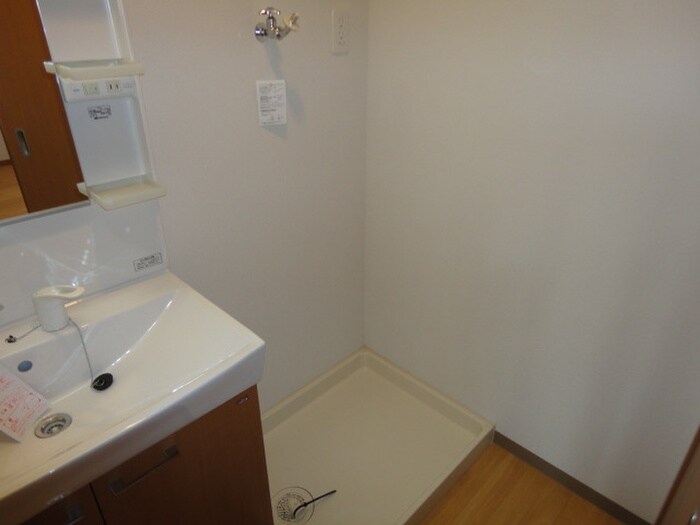 物件内観写真3　(洗濯機置場)