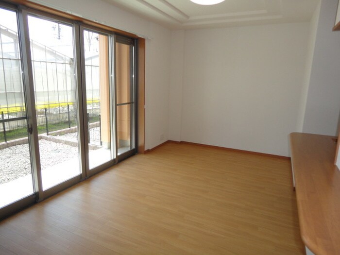 物件内観写真8　(居室)