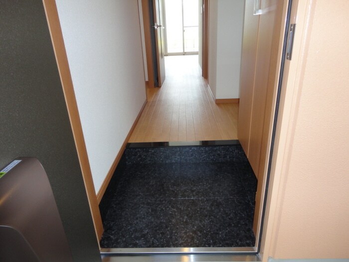 物件内観写真11　(玄関)