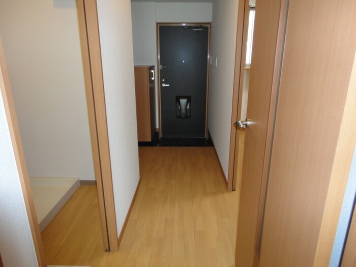 物件内観写真12　(廊下)