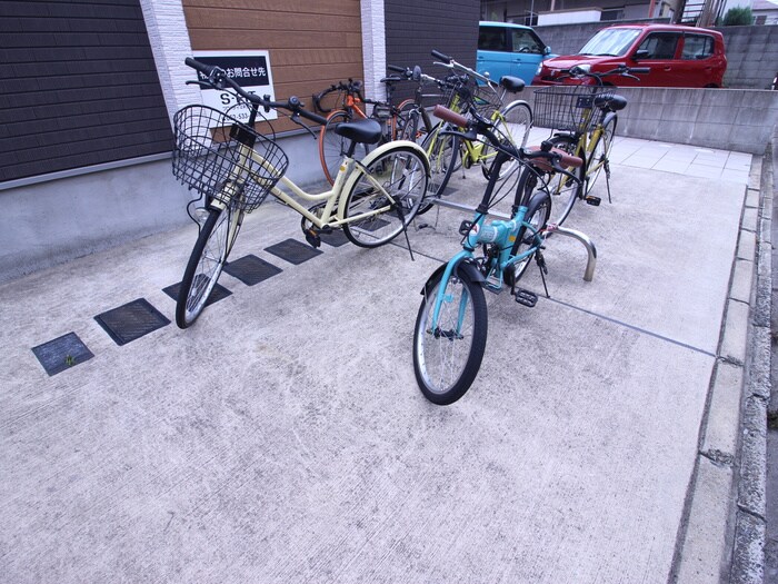 物件外観写真2　(駐輪場)