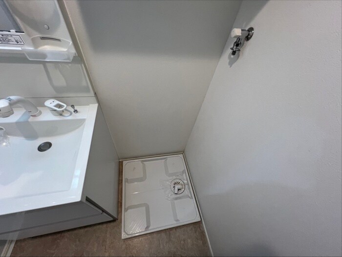 物件内観写真12　(洗濯機置場)