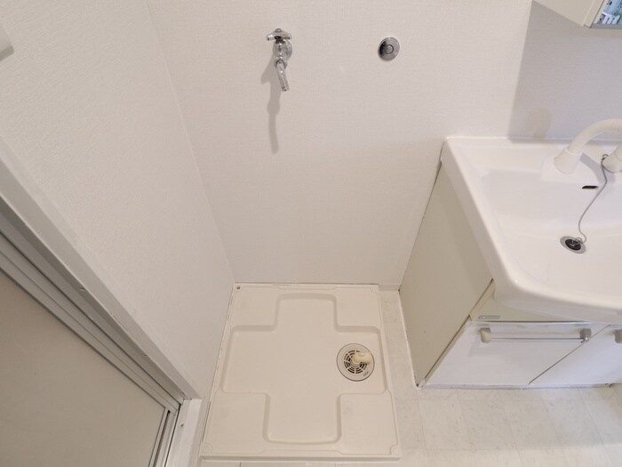 物件内観写真14　(洗濯機置場)