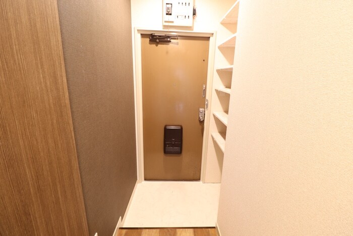 物件内観写真14　(玄関)