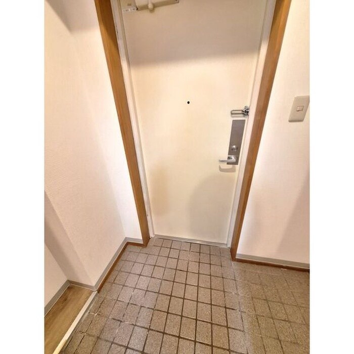 物件内観写真6　(玄関)